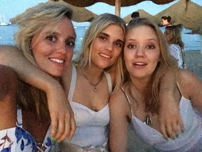 A picture of Lola Leng Taylor with her elder sisters.
